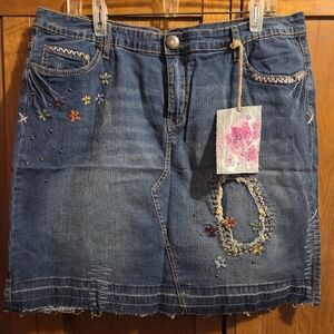 Avenue Women's Art2Wear Floral Embroidered Studded Blue Denim Skirt Size 14 New